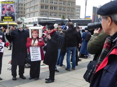 Demonstration für den Mietendeckel Protestaktion bei einer Berliner Mietendemonstration für einen wirksamen Mietendeckel