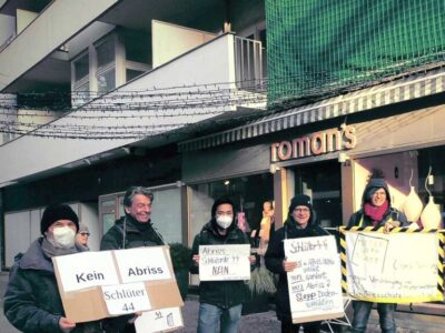 Protestaktion der MieterWerkStadt Charlottenburg gegen den Abriss eines Gebäudes in der Schlüterstraße.