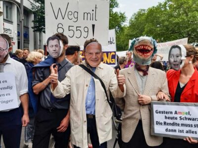 Teilnehmer einer Demonstration gegen steigende Mieten und Verdrängung in Berlin.
