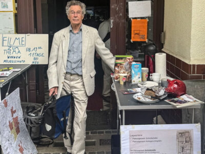 Stand der Mieterwerkstadt Charlottenburg auf dem Straßenfest der Leonhardtstr Stand der Mieterwerkstadt Charlottenburg auf dem Straßenfest der Leonhardtstr